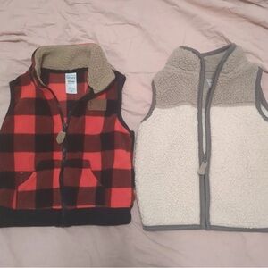 2-Pack 100% polyester carters vests. 24m, 18m